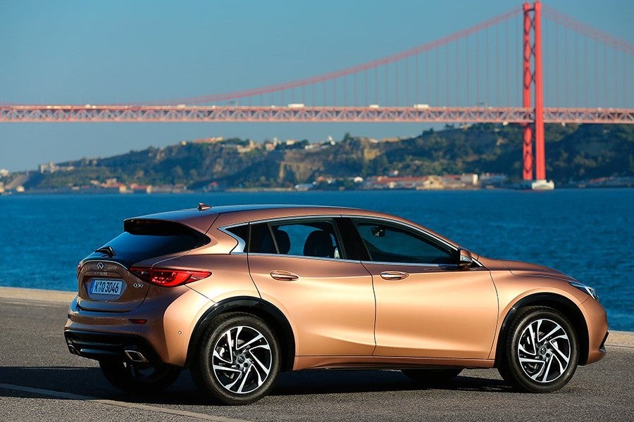 El Infiniti contará con un total de 8 variantes mecánicas, con 5 motores, dos tipos de cajas de cambio y tracción delantera o total.