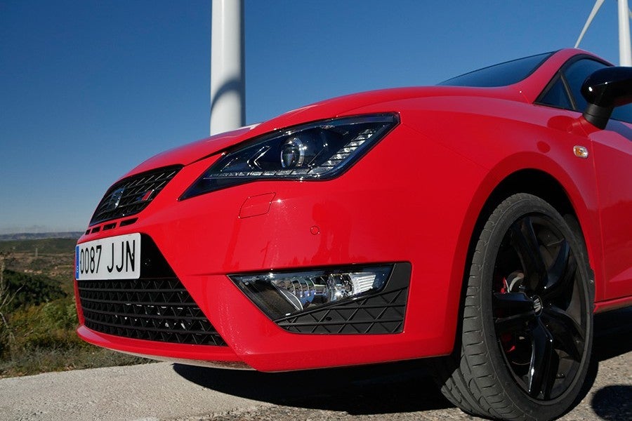 El Seat Ibiza Cupra se posiciona como el tope de la gama Ibiza con un precio muy competitivo.