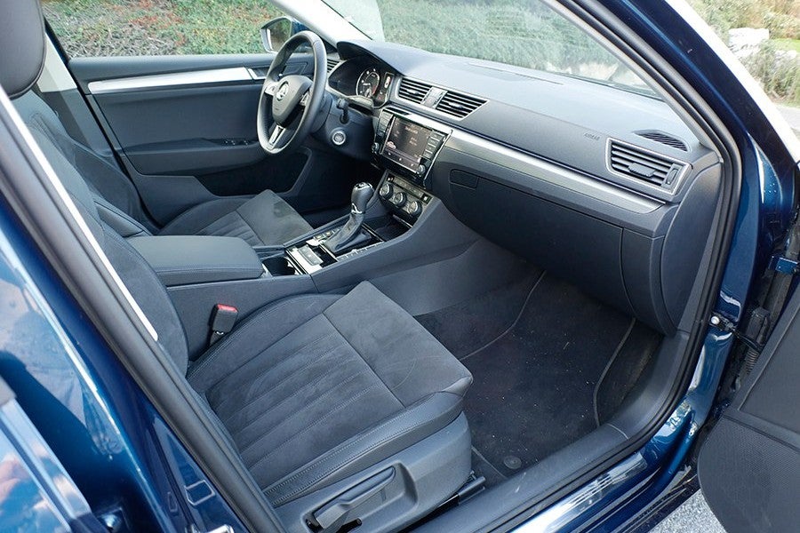 El interior del Skoda Superb es de los más amplios del mercado.