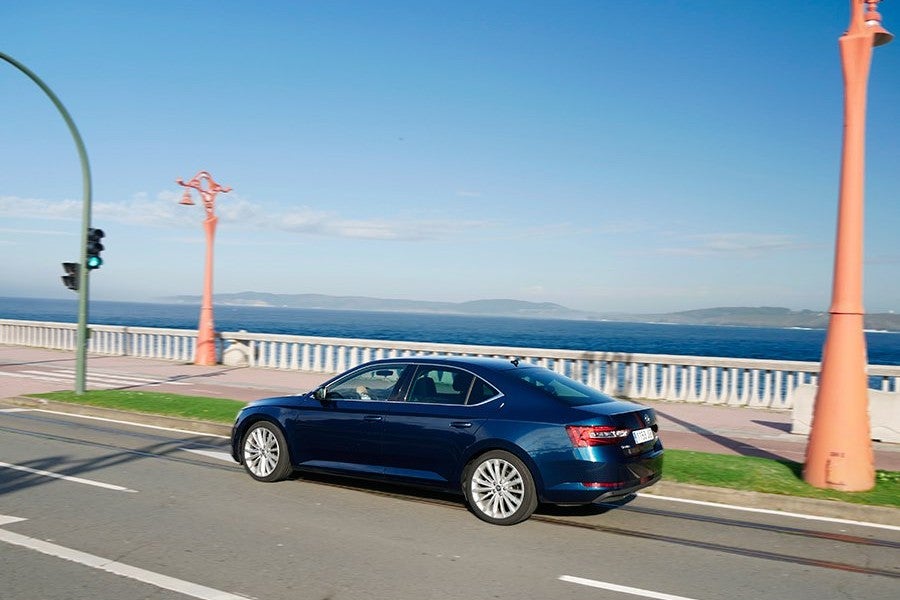 El Skoda Superb destaca por su confort y facilidad de conducción.