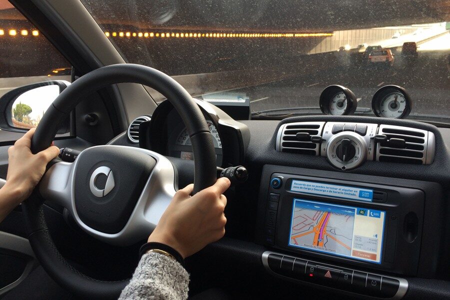 Si te pierdes puedes utilizar el GPS que aparece en la pantalla digital del coche