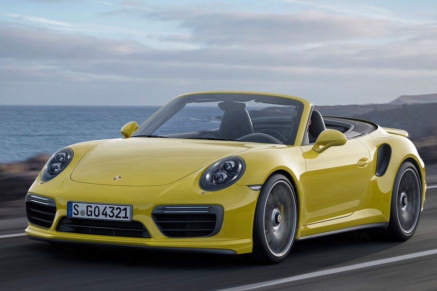 El Porsche 911 Turbo S acelera de 0 a 100 km/h en 2,9 segundos.