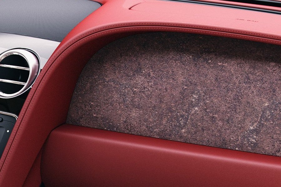 Las láminas de piedra le dan un acabado único al interior de estos Bentley.
