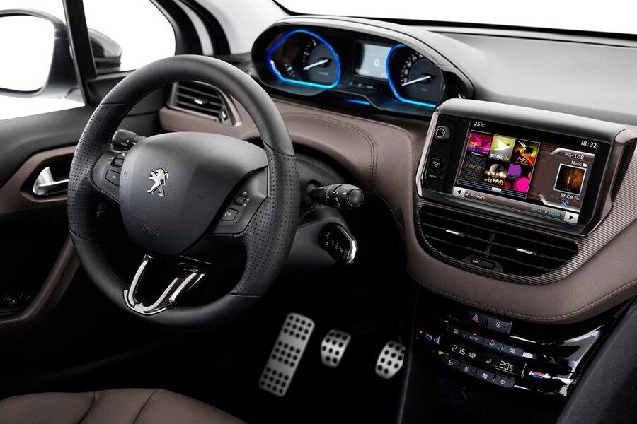 El interior del Peugeot 2008 es cómodo y tecnológicamente avanzado.
