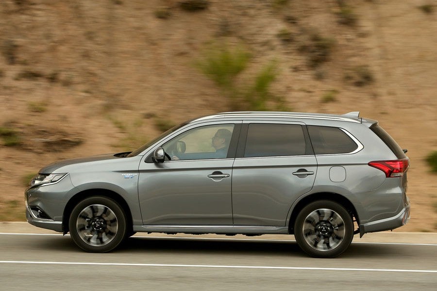 El Outlander PHEV 2016 cuenta con modificaciones en la suspensión.