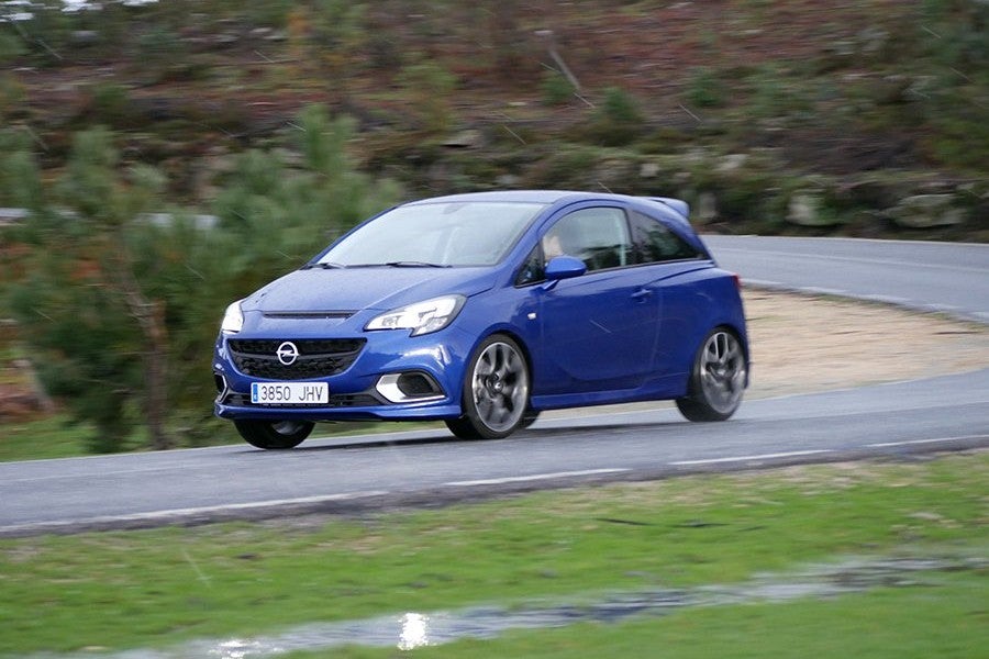 El Corsa OPC acusa demasiado el fenómeno de "Torque Steer".