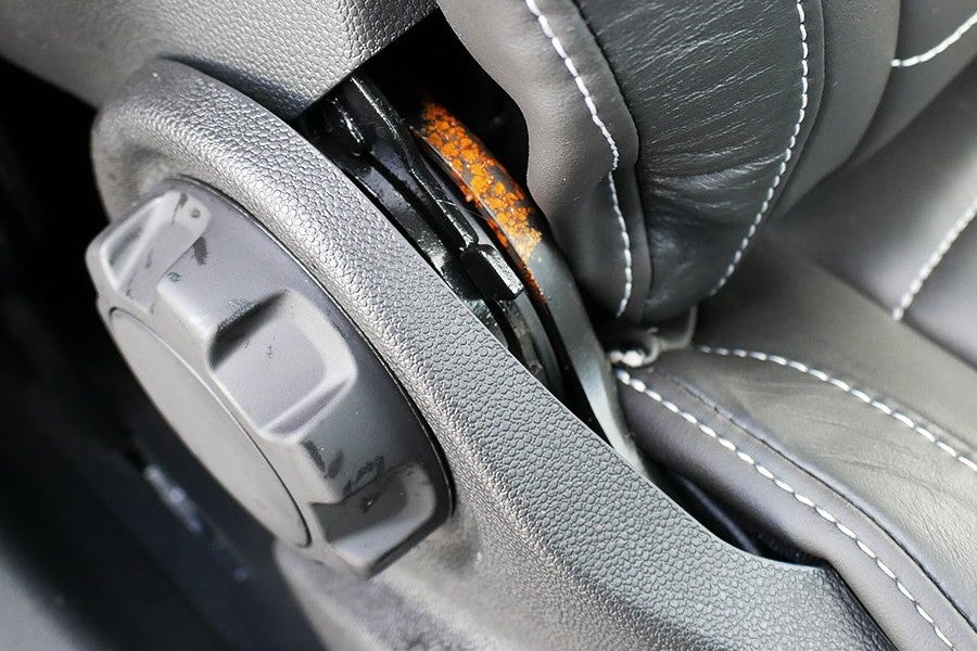 Unos asientos firmados por Recaro no deberían tener estos fallos de calidad.