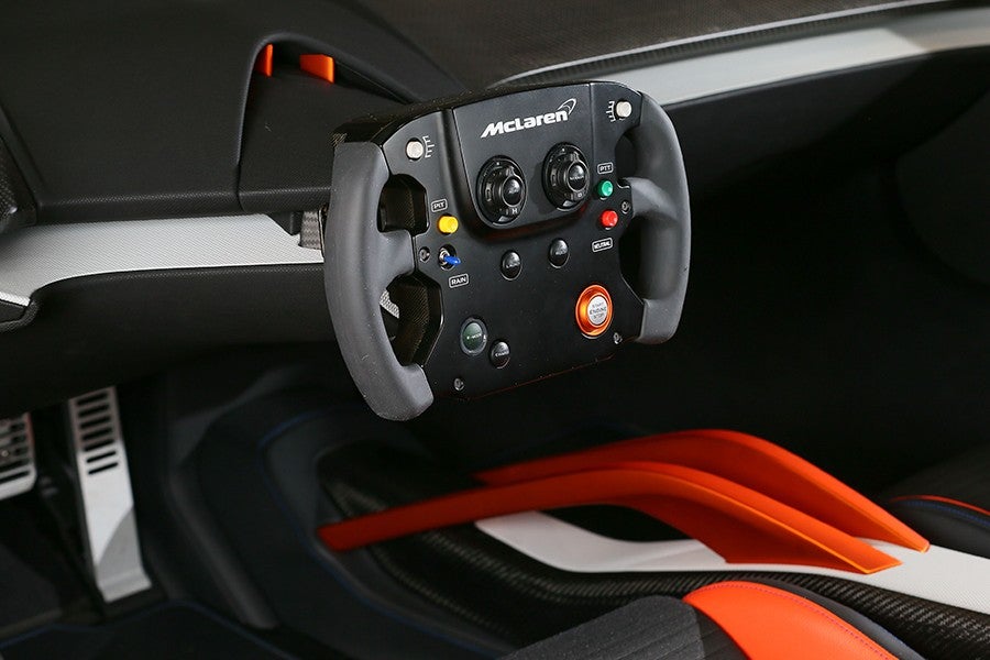 Un volante digno de Jenson Button o Fernando Alonso