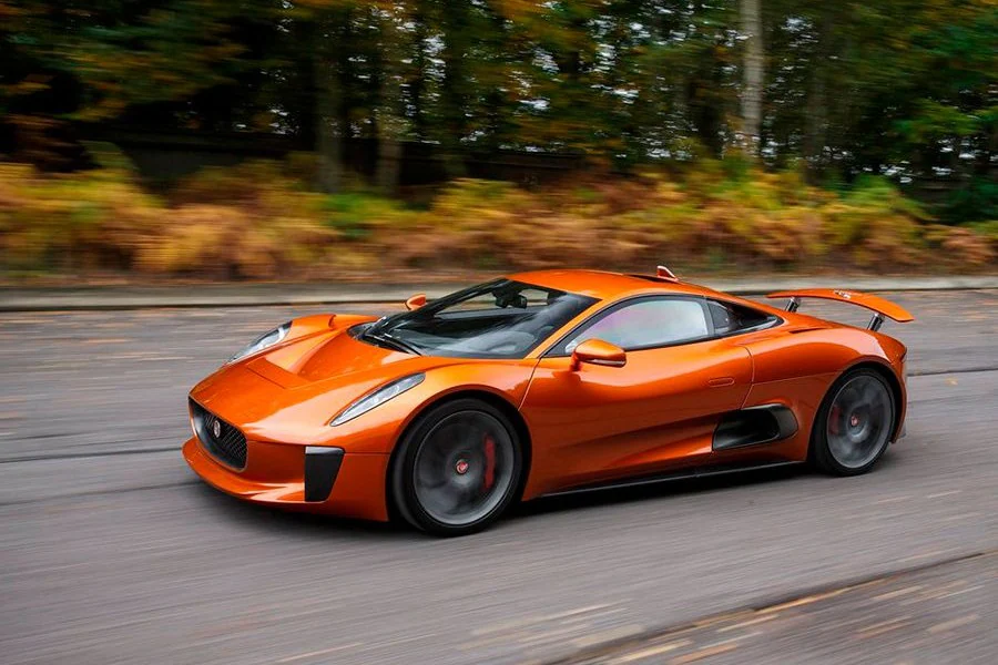 Este Concept de Jaguar rinde homenaje al XJ220 y ha sido protagonista en Spectre de James Bond.