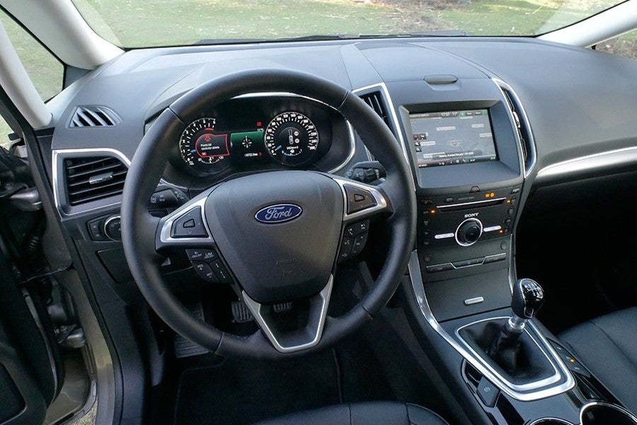 El interior del Ford S-Max también ha mejorado notablemente.