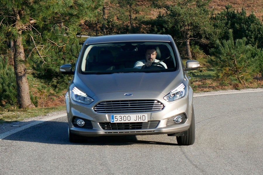 El comportamiento en carretera sigue siendo uno de los puntos fuertes del S-Max.
