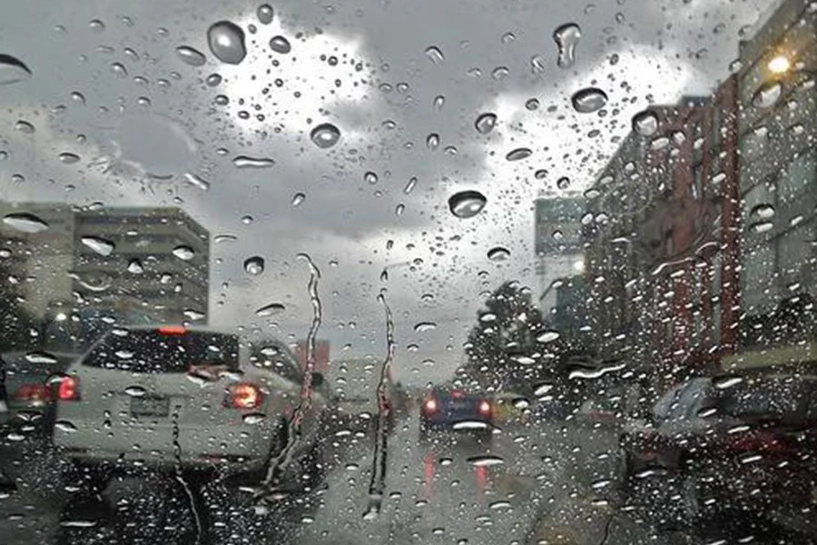 Conducir con lluvia es peligroso: aquaplanning, peor visibilidad,...
