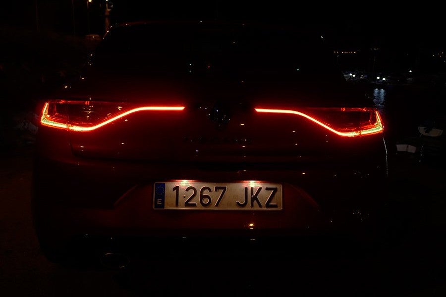 La finalidad de las luces de los vehículos no sólo es la de ver, sino también la de ser visto.