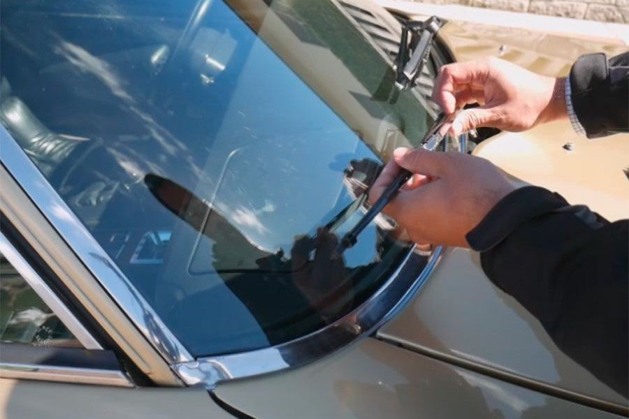 Changing the brushes is something that is done in 1 minute in most cars.