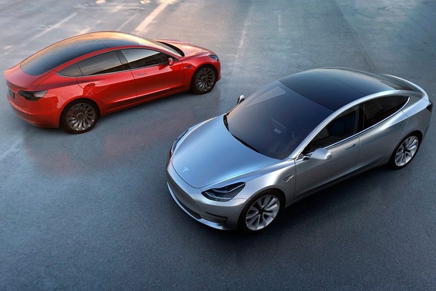 Dos ejemplares del nuevo Tesla Model 3.