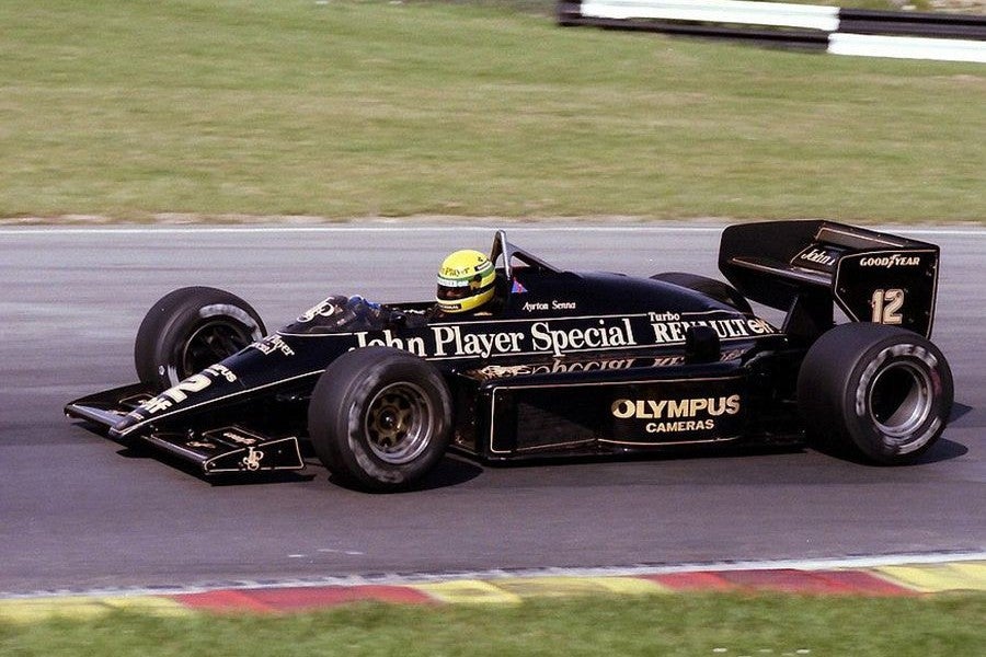 Ayrton Senna fue uno de los grandes pilotos que llevaron a Lotus a lo más alto.