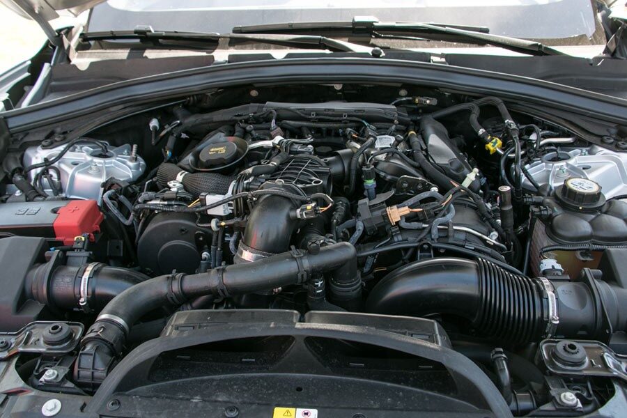 Las prestaciones del V6 biturbo son magníficas, aunque el sonido del motor gasolina es más gratificante.