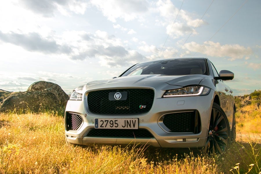 El frontal del Jaguar F-Pace es imponente.