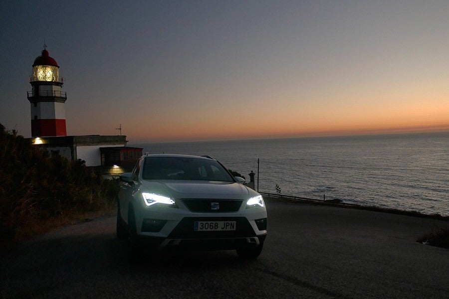 Los faros LED del Ateca mejoran los del León, pero siguen sin estar a la altura de algunos rivales.