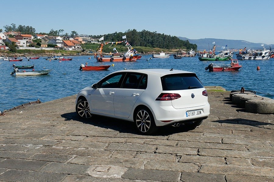 El equipamiento del Golf GTE es completo, aunque su precio es elevado.