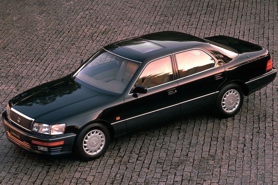 El Lexus LS 400 llegó, vio y venció.