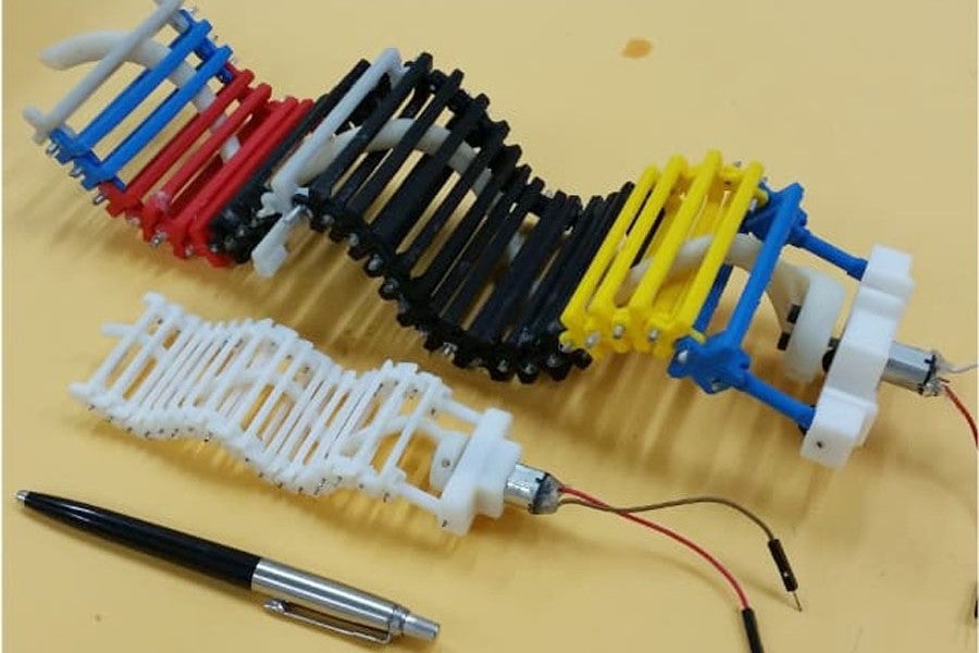 El robot consta de un mecanismo muy simple, una varilla en forma de espiral que forma el cuerpo de la estructura.