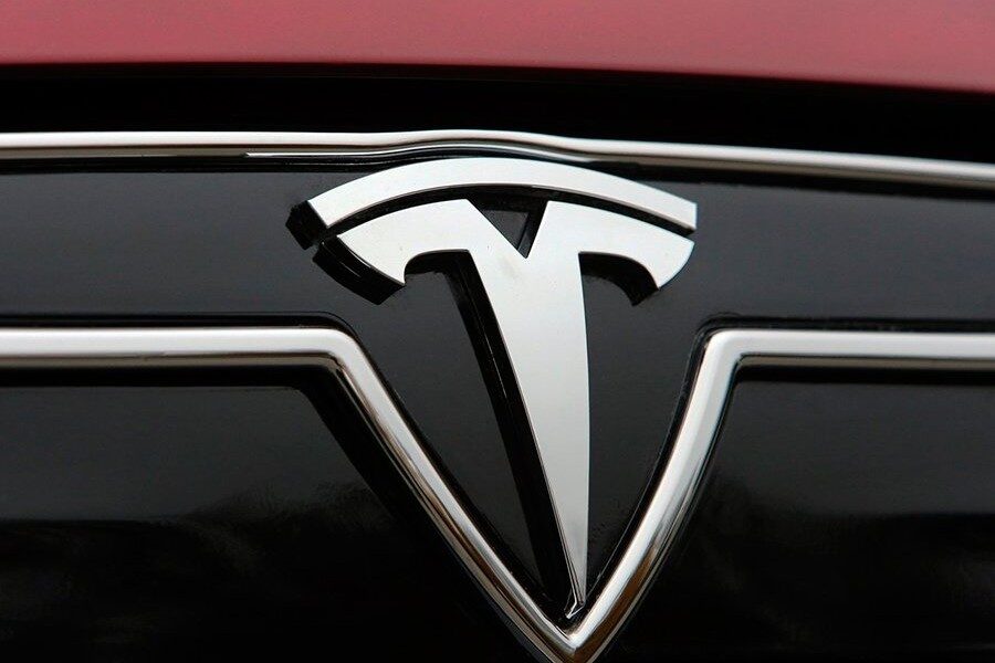 Tesla podría ser obligada a incluir limitaciones en la funcionalidad de su sistema Autopilot.