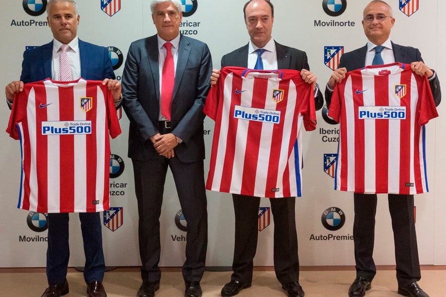 Directiva y concesionarios han firmado el acuerdo.