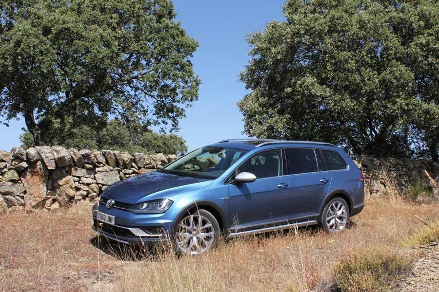 Los elementos estéticos del VW Golf Alltrack cumplen una función protectora.