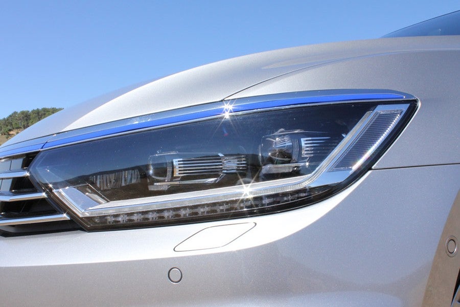 Los faros delanteros del VW Passat GTE pueden contar con tecnología «High Led».