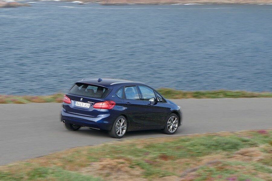 El BMW 225 XE tiene un comportamiento dinámico fácil para cualquier conductor.
