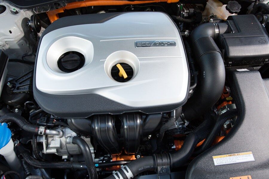 El motor de gasolina recibe apoyo de uno eléctrico.