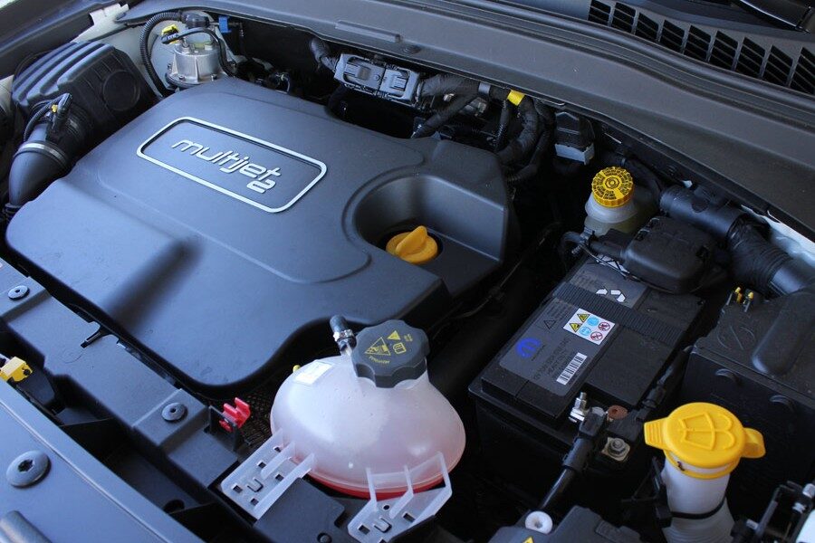 El motor tiene las últimas tecnologías y rinde 140 CV. Así, el Jeep Renegade alcanza 190 km/h.