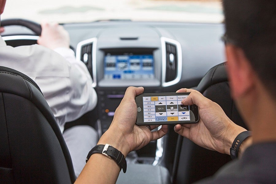 Otra de las propuestas consiste en aumentar las posibilidades de uso del móvil y el coche.