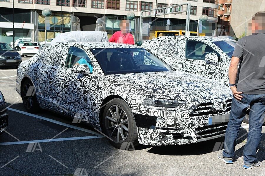El Audi A8 camuflado en su fase de pruebas.