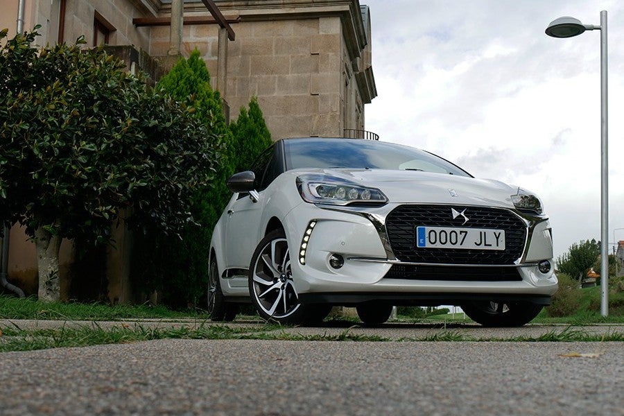 El DS 3 es tal vez al DS al que mejor le ha sentado el nuevo formato de la parrilla delantera de la marca.