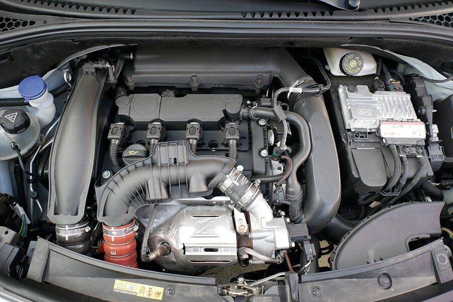 En este caso el motor 1.6 turbo de gasolina entrega 165 CV.
