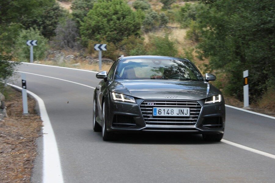 Las prestaciones del Audi TTS son elevadas, como indican los 250 km/h de velocidad máxima autolimitada.