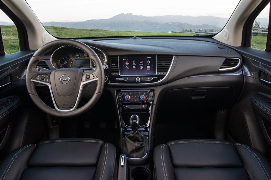 La firma alemana ha mejorado los puntos débiles del interior del Opel Mokka X.