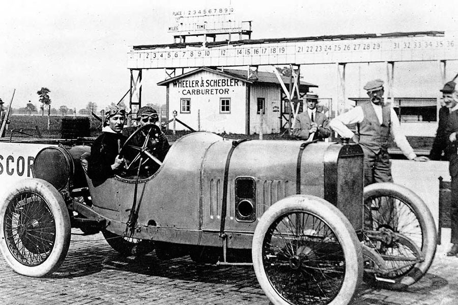 El Peugeot L76 fue el primer coche con un motor con el esquema que siguen todas las mecánicas modernas.