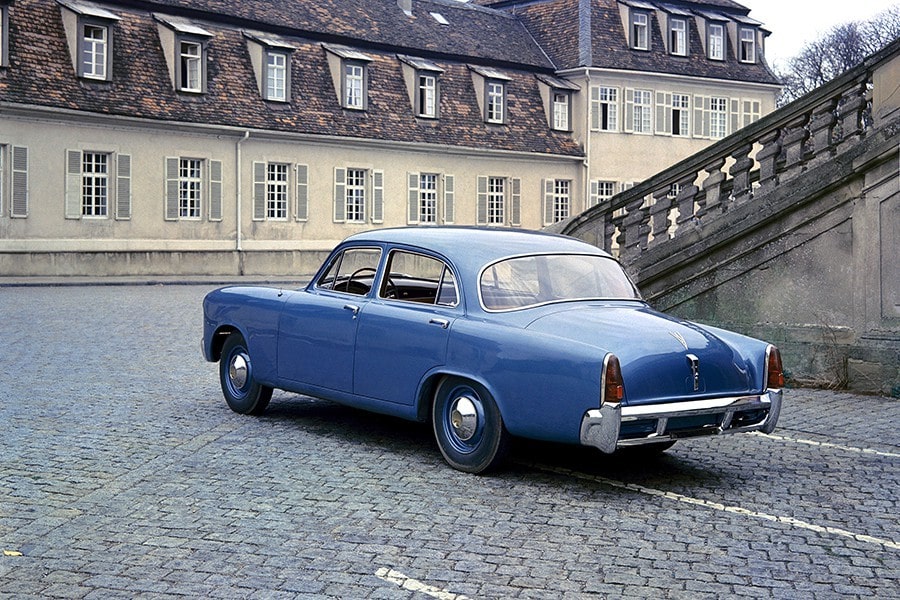 Así se veía el primer Porsche de 4 puertas, un proyecto encargado por Max Hoffman y Studebaker.