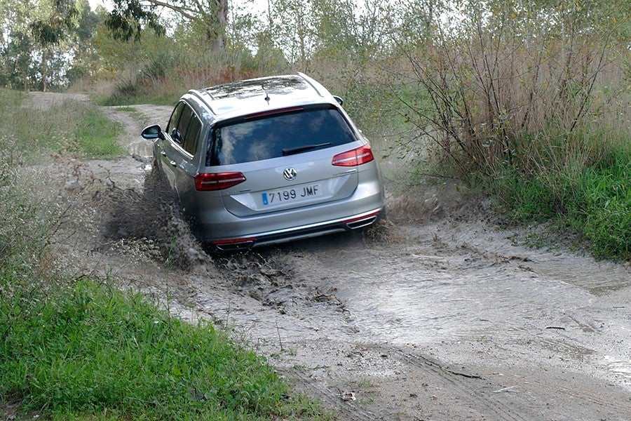 El Alltrack es más capaz fuera del asfalto de lo que nos podamos imaginar.
