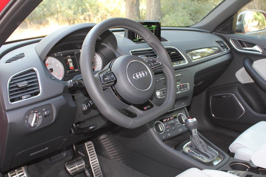 El volante del Audi RSQ3 guía a una dirección más directa que en el resto de la gama.