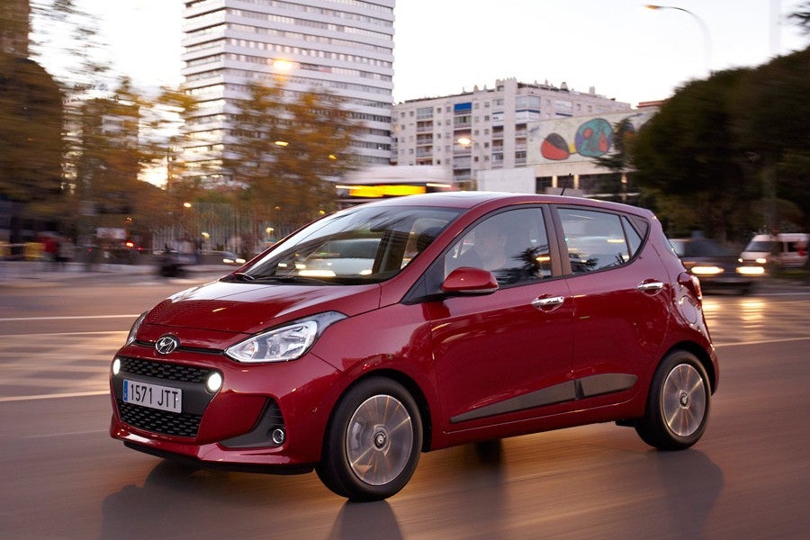 El nuevo Hyundai i10 está disponible desde 12.135 €, pero, entre otros, tiene un descuento de 1.900 euros.