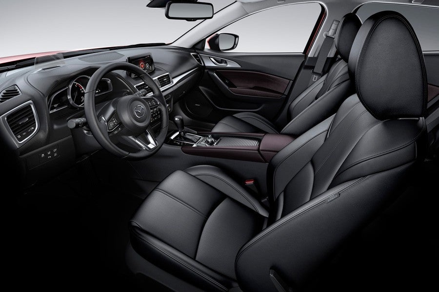 Los asientos delanteros del nuevo Mazda 3 han recibido un nuevo mullido que los hace más ergonómicos.