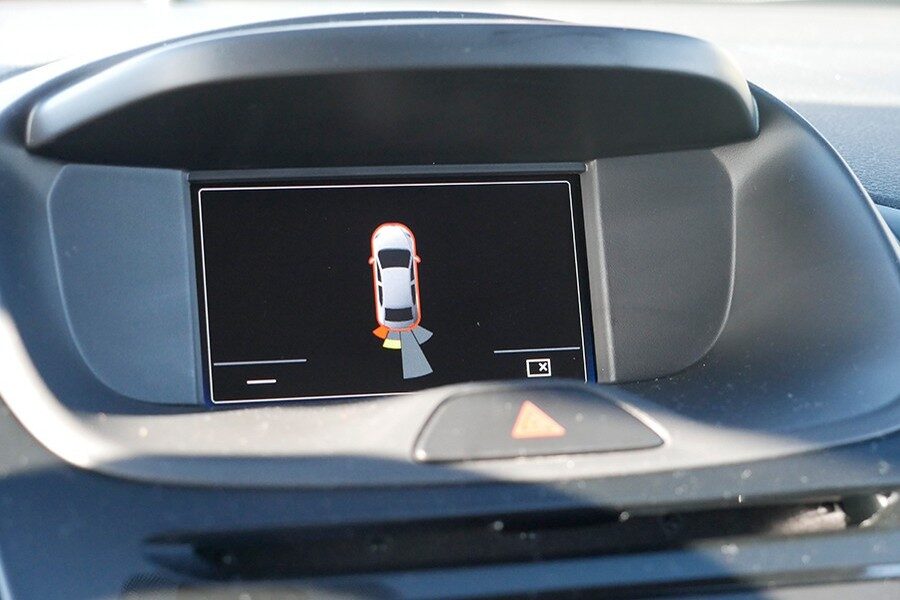 Los sensores de aparcamiento son ópticos además de sonoros.
