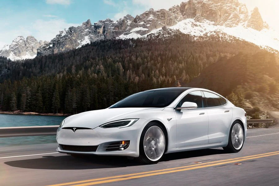 Tesla llama a revisión a 123.000 Model S.