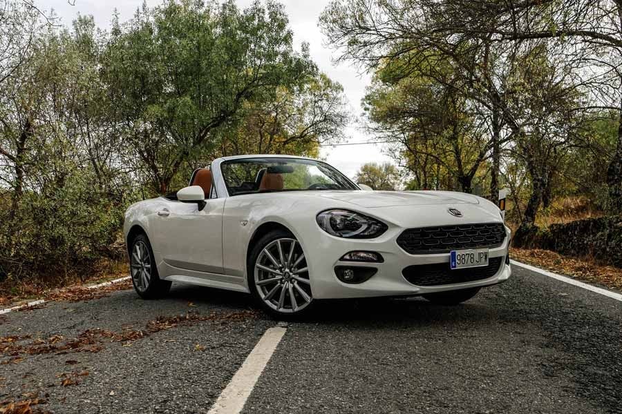 El depósito del Fiat 124 Spider tiene capacidad para 45 litros.