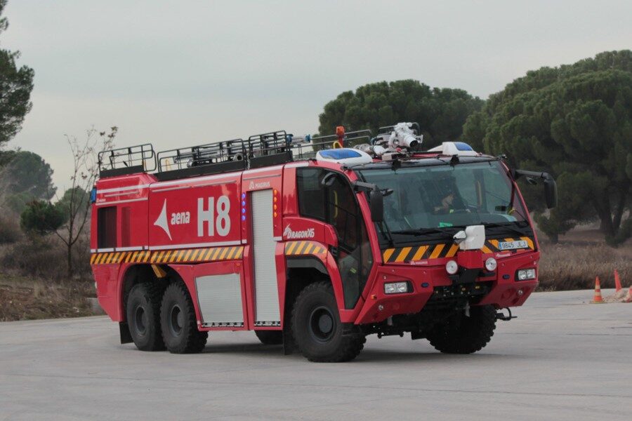 El camión de bomberos Iveco Dragon es capaz de girar en redondo a 30 km/h…Pesa 39 toneladas.