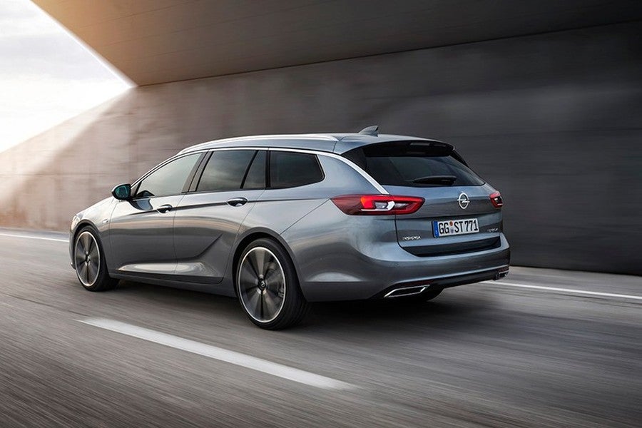 El Insignia Sports Tourer llega con nuevos motores y cambio automático de 8 marchas.